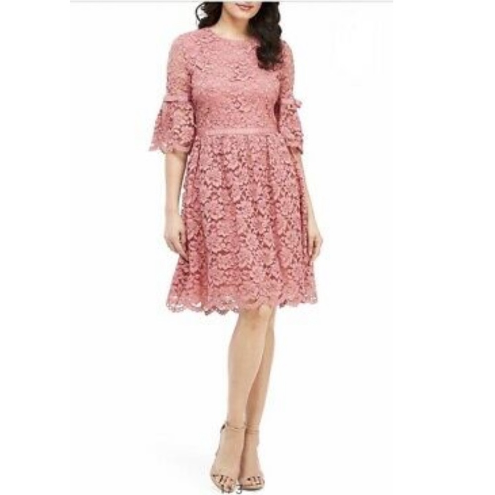 Gal Meets Glam Josephine Floral Lace Dress. - Picture 5 of 11